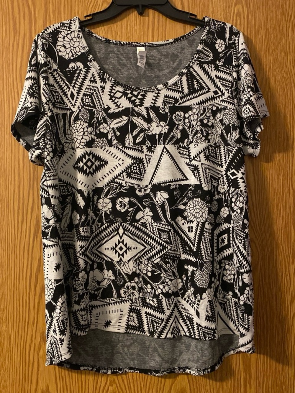 LuLaRoe Black & White Geometric Floral Short Sleeve Top